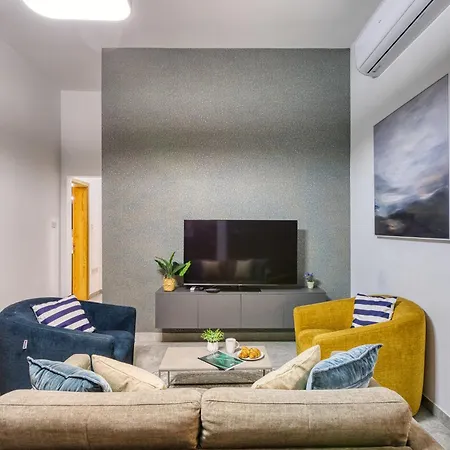Stylish Archway Steps From Balluta Bay * Sliema