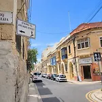 Stylish Archway Steps From Balluta Bay Apartmán Sliema