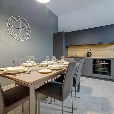 Stylish Archway Apartment Steps From Balluta Bay Διαμέρισμα *
