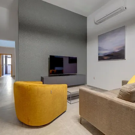 Stylish Archway Apartment Steps From Balluta Bay