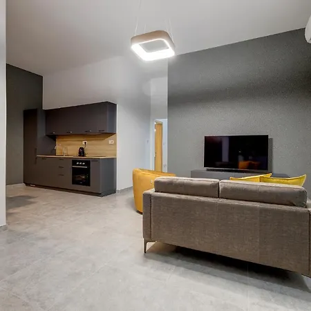 Stylish Archway Steps From Balluta Bay Apartament