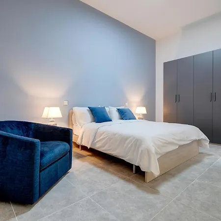 Stylish Archway Apartment Steps From Balluta Bay