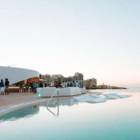 Stylish Archway Apartment Steps From Balluta Bay Διαμέρισμα *