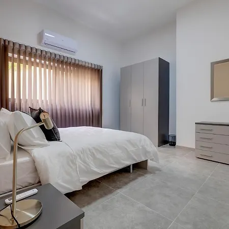 Stylish Archway Apartment Steps From Balluta Bay * Σλιέμα