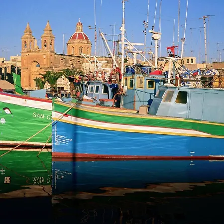 Stylish Archway Steps From Balluta Bay Apartament Sliema