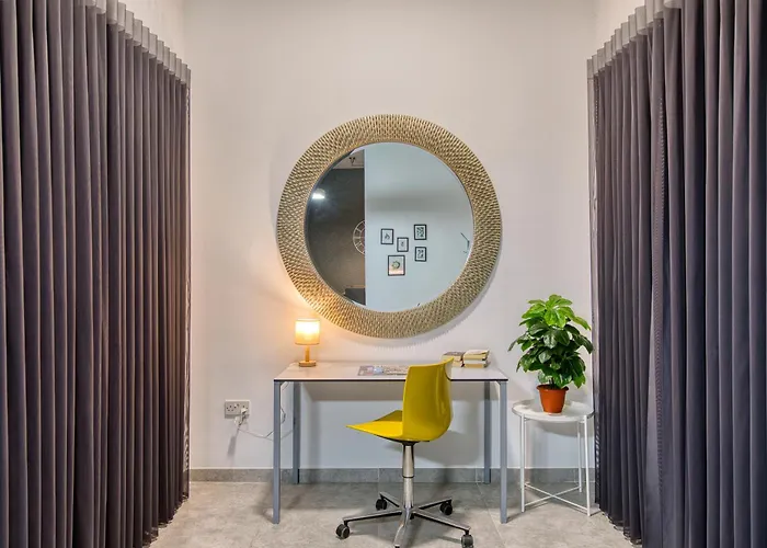 Stylish Archway Steps From Balluta Bay *