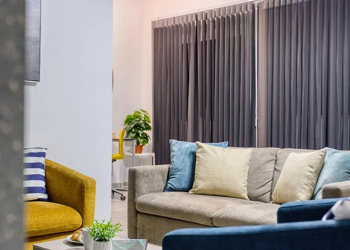 Stylish Archway Steps From Balluta Bay