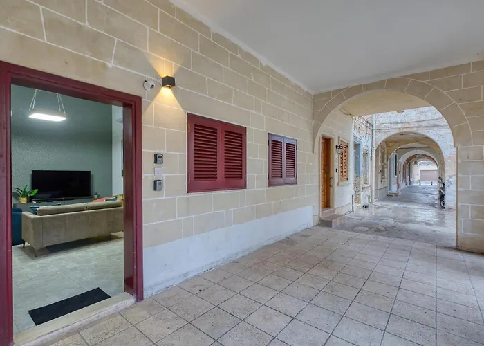 Stylish Archway Steps From Balluta Bay Apartamento