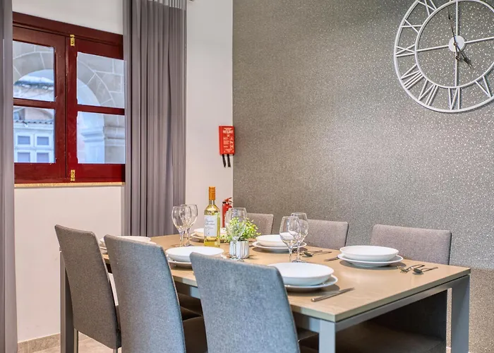 Stylish Archway Steps From Balluta Bay *