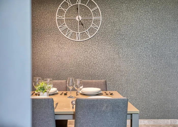 Stylish Archway Steps From Balluta Bay * Sliema