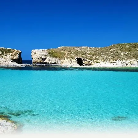 Stylish Archway Steps From Balluta Bay *