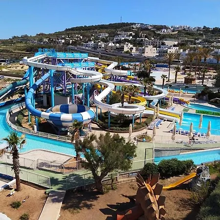 Stylish Archway Steps From Balluta Bay Apartamento Sliema