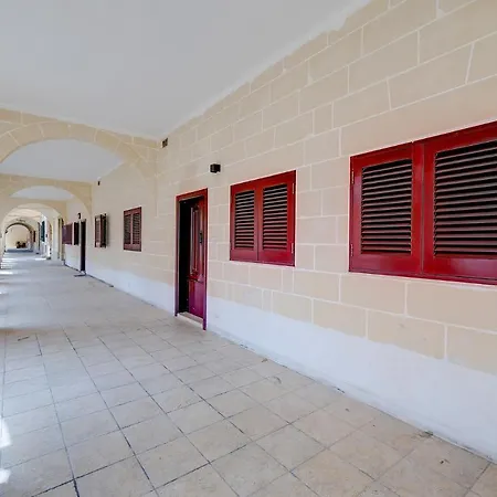 Stylish Archway Steps From Balluta Bay Apartamento Sliema